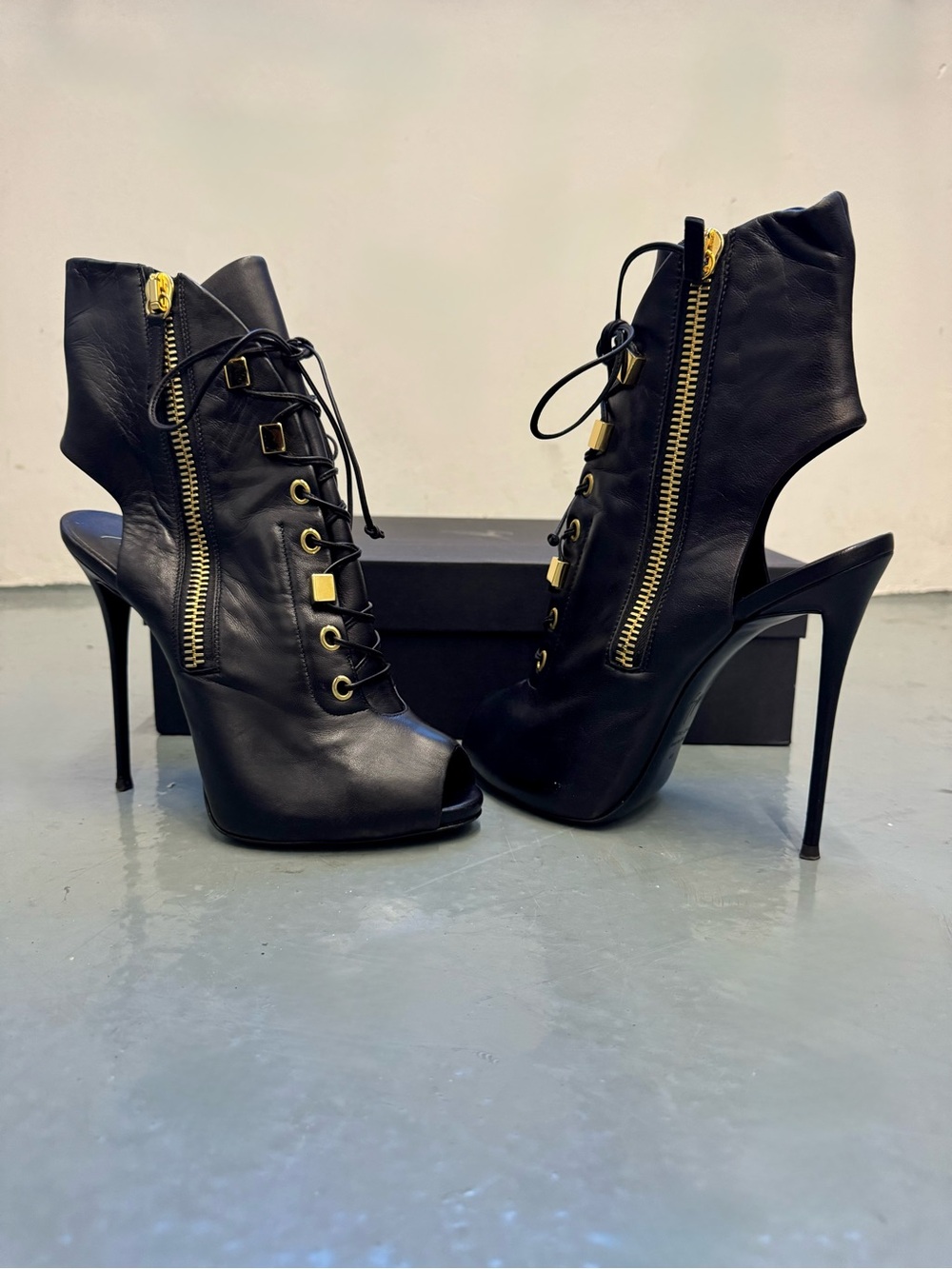 Giuseppe Zanotti Black Lace-Up Peep-Toe Heels US 10